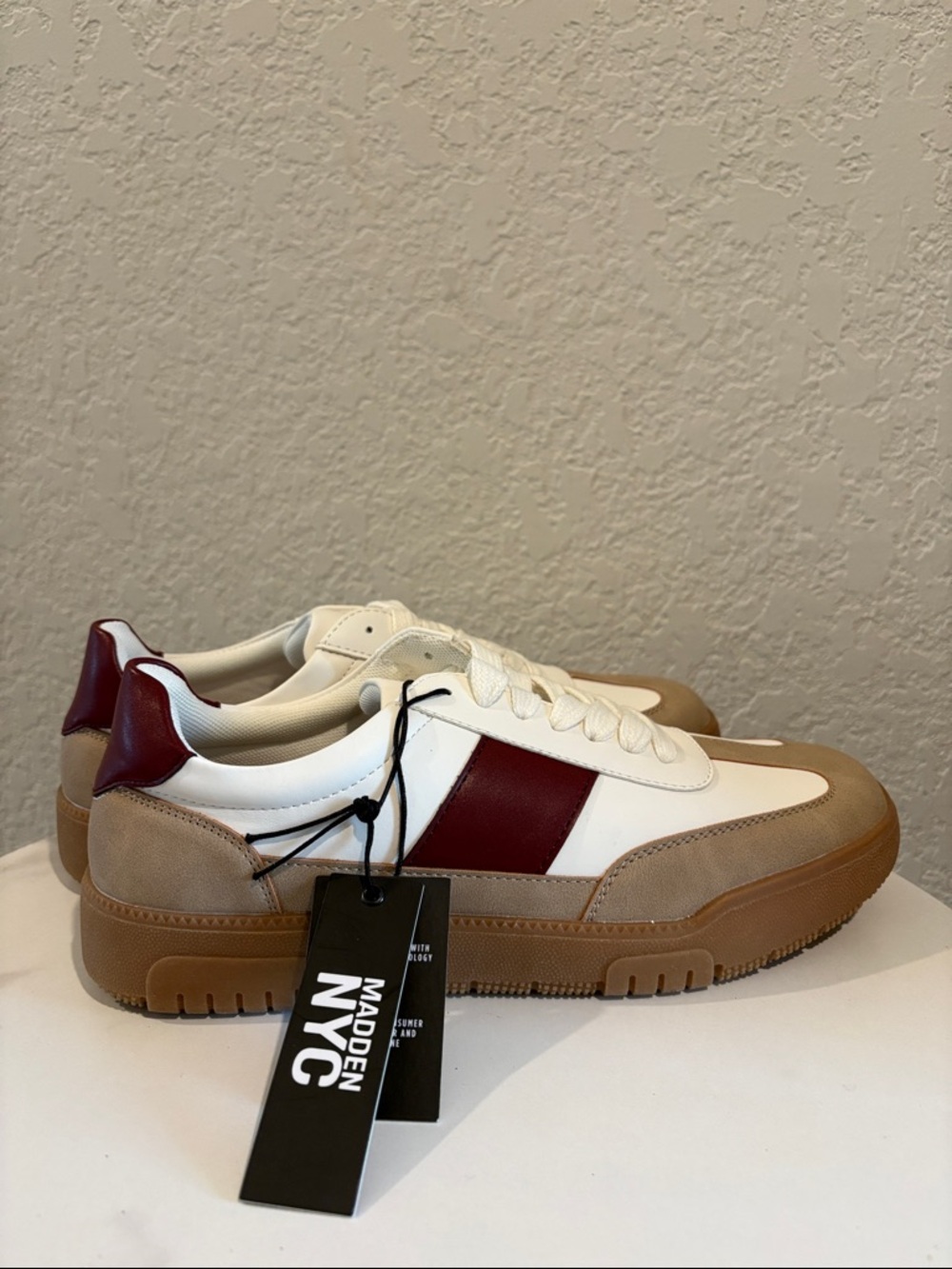 NWT Madden NYC Men’s White & Burgundy Casual Sneakers - Picture 4 of 7